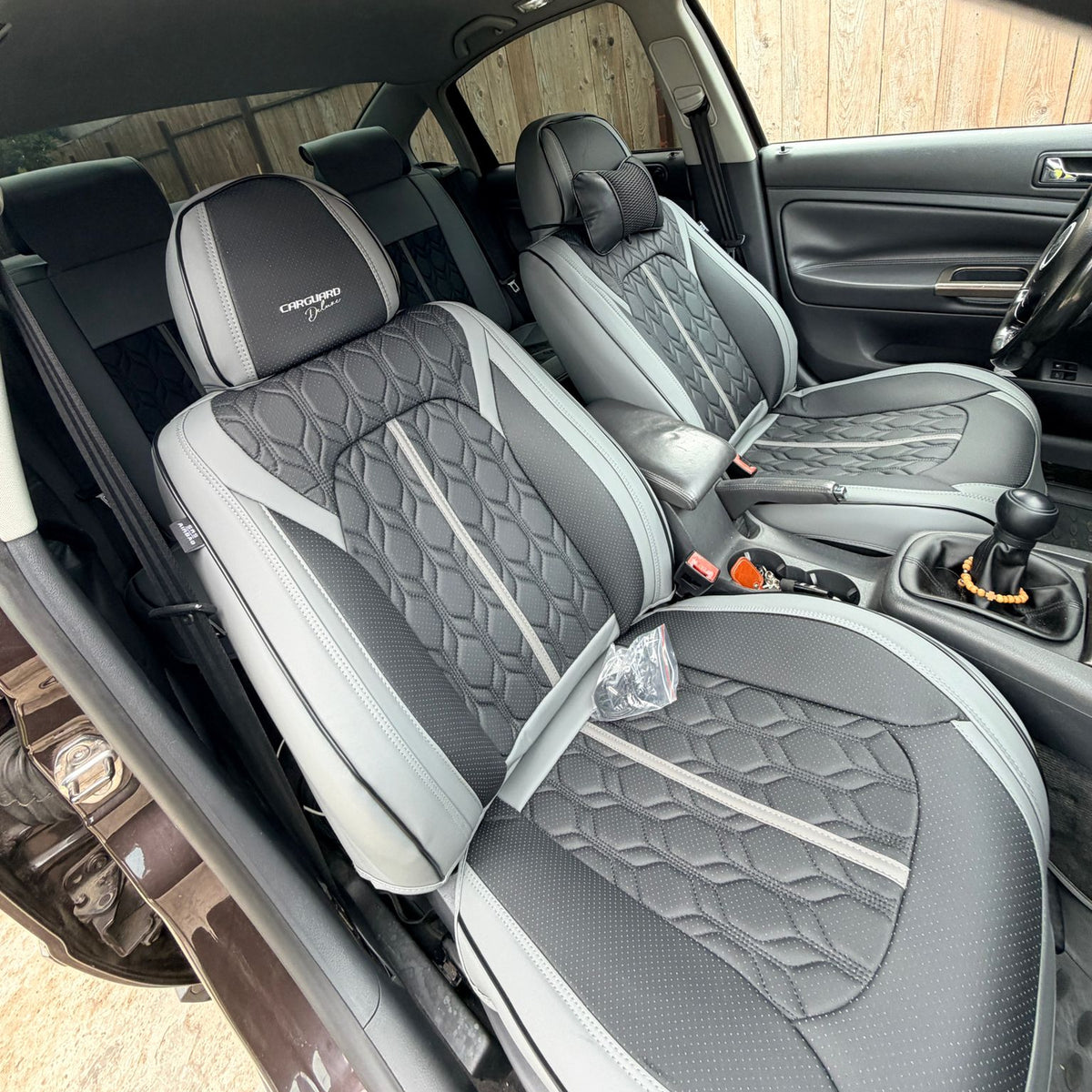 Huse auto pentru Volkswagen Passat din piele ecologică negru-gri