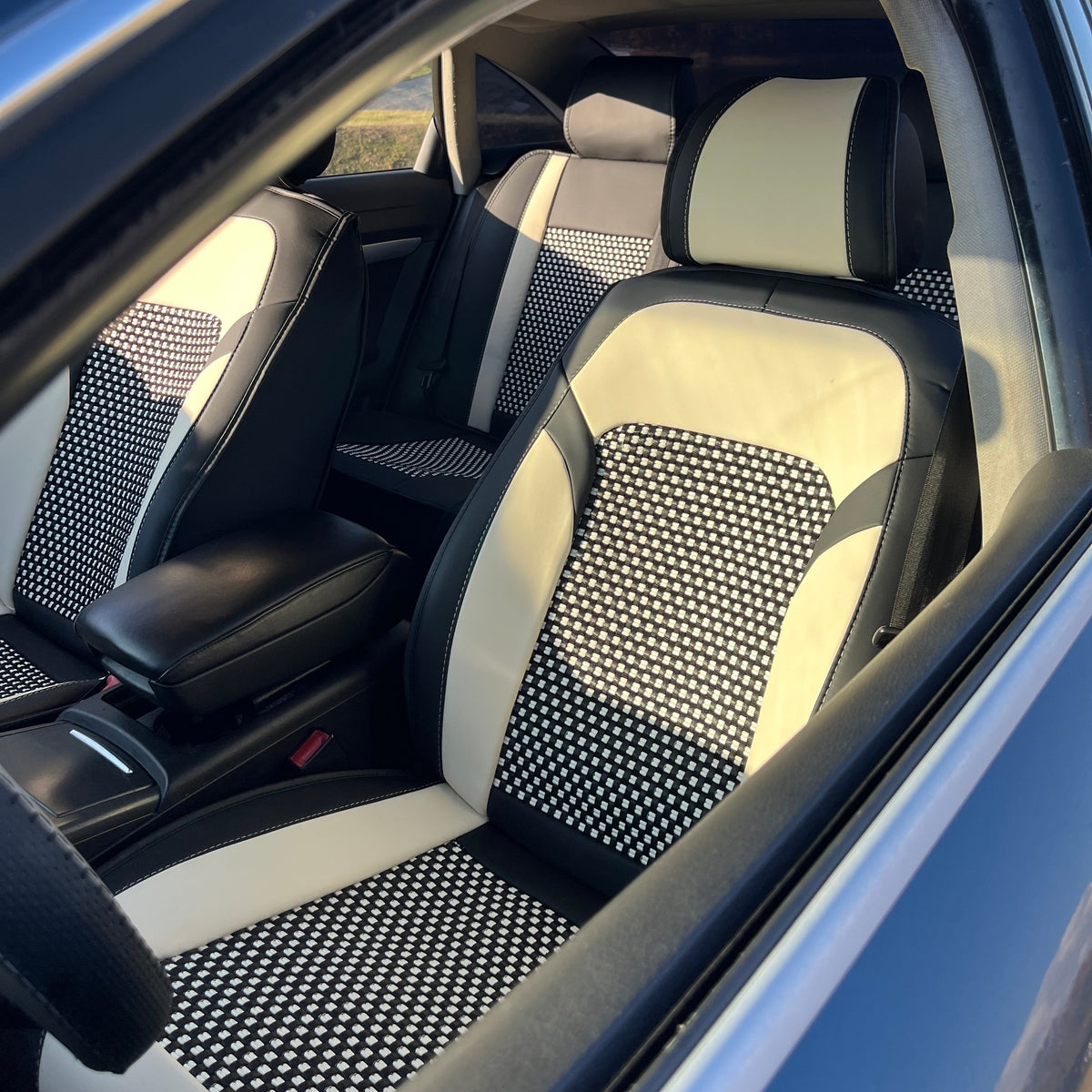 Huse auto alb-negru cu acoperire completă 360° a scaunelor